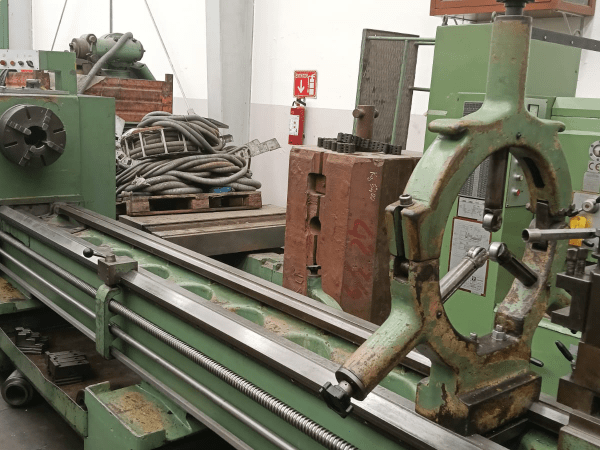 4348-E TORNO PARALELO MCA. MERLI CLOVIS 28 X 6000 MM