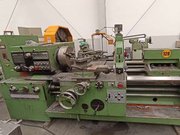 TORNO PARALELO <br>MARCA TOS MODELO SUS63/1250 MM