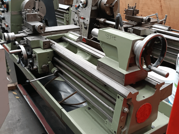 4337-E TORNO PARALELO MCA. COLCHESTER MOD. T2000/50