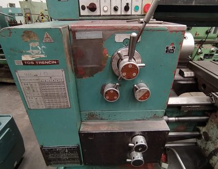 3653-E TORNO PARALELO MARCA TOS MODELO SUI40. 3