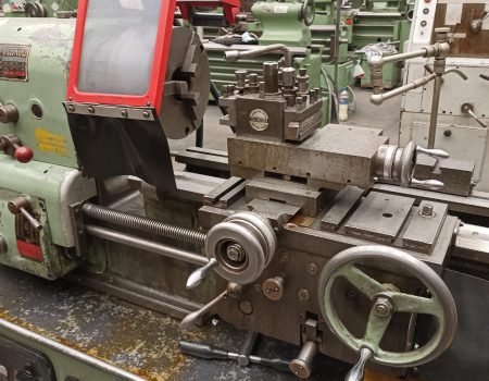 3871-E TORNO PARALELO MARCA COLCHESTER MODELO LION.3