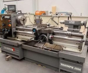 4024-E TORNO PARALELO <br>MARCA COLCHESTER MODELO T2500