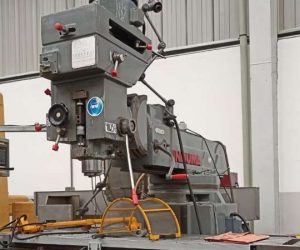 4025-E FRESADORA DE TORRETA VERTICAL <br>MARCA INDUMA